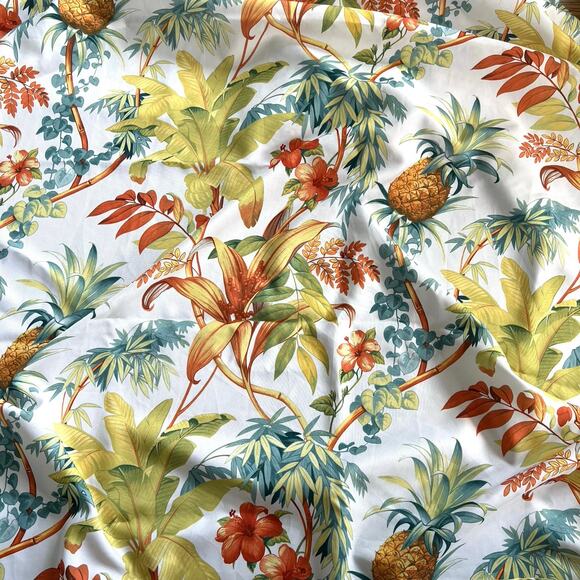 Tommy Bahama pineapple floral tropical tablecloth and napkins set - Picture 5 of 6